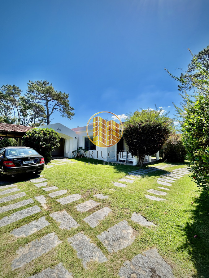 Casa ID.75 - Amplio Chalet en venta, ubicado en Punta del Este