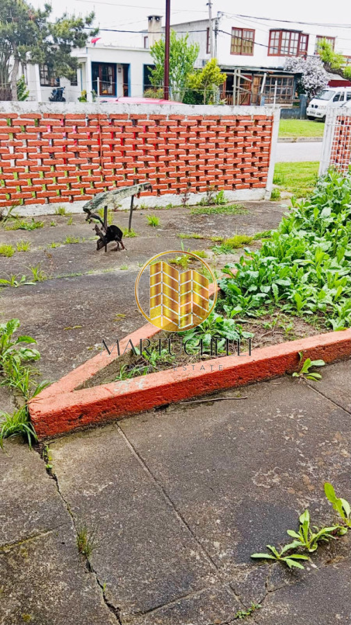 Casa ID.147 - Casa en venta con amplio terreno, 2 dormitorios, San Carlos