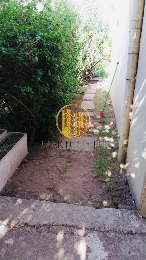 Casa ID.178 - Casa de 2 dormitorios con cochera, en Alquiler, San Carlos