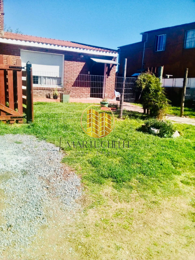 Casa ID.44 - Amplia Casa de 3 Dormitorios, con Monoambiente y Parque, cerca de la Playa