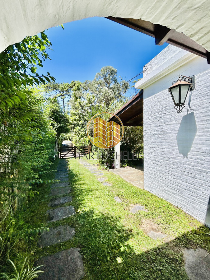 Casa ID.75 - Amplio Chalet en venta, ubicado en Punta del Este