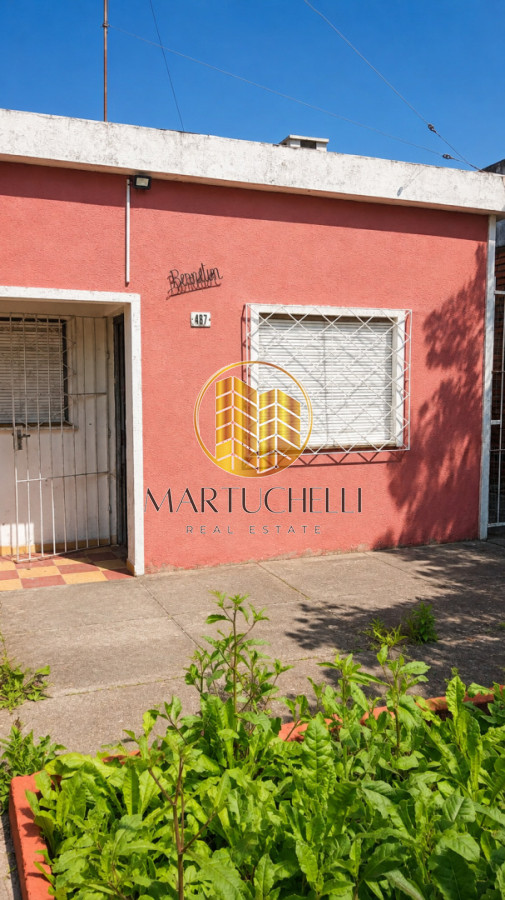 Casa ID.147 - Casa en venta con amplio terreno, 2 dormitorios, San Carlos