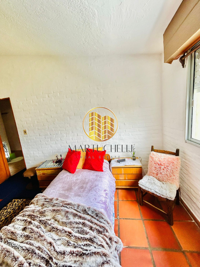 Casa ID.44 - Amplia Casa de 3 Dormitorios, con Monoambiente y Parque, cerca de la Playa