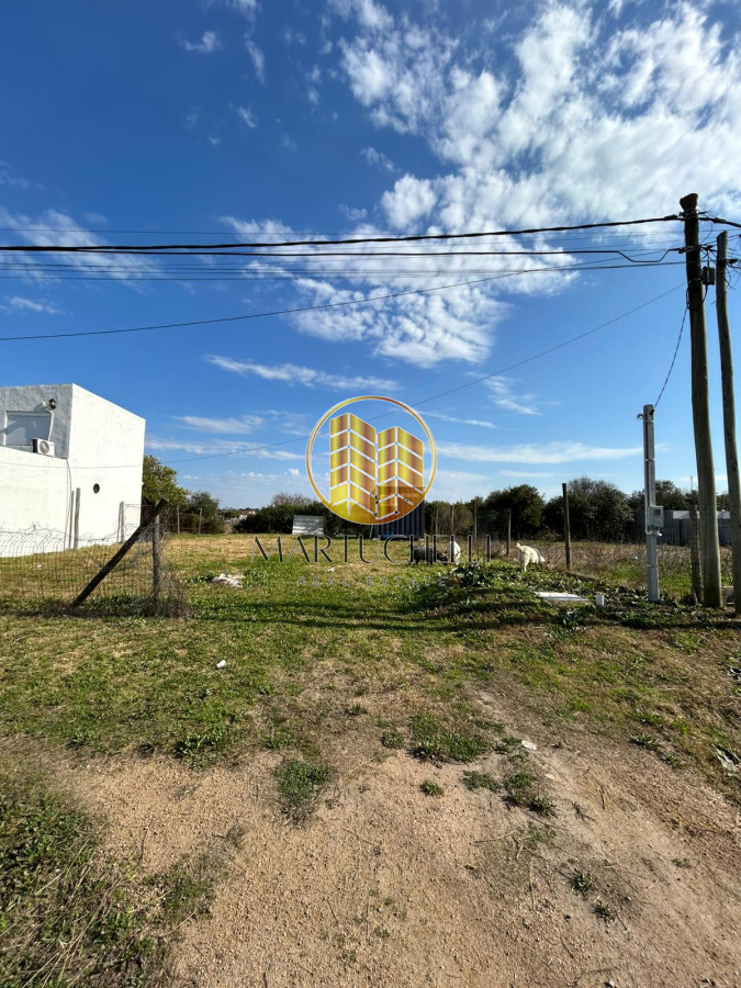 Casa ID.101 - Terreno 300m2 y Contenedor de 1 dormitorio en San Carlos, VENTA
