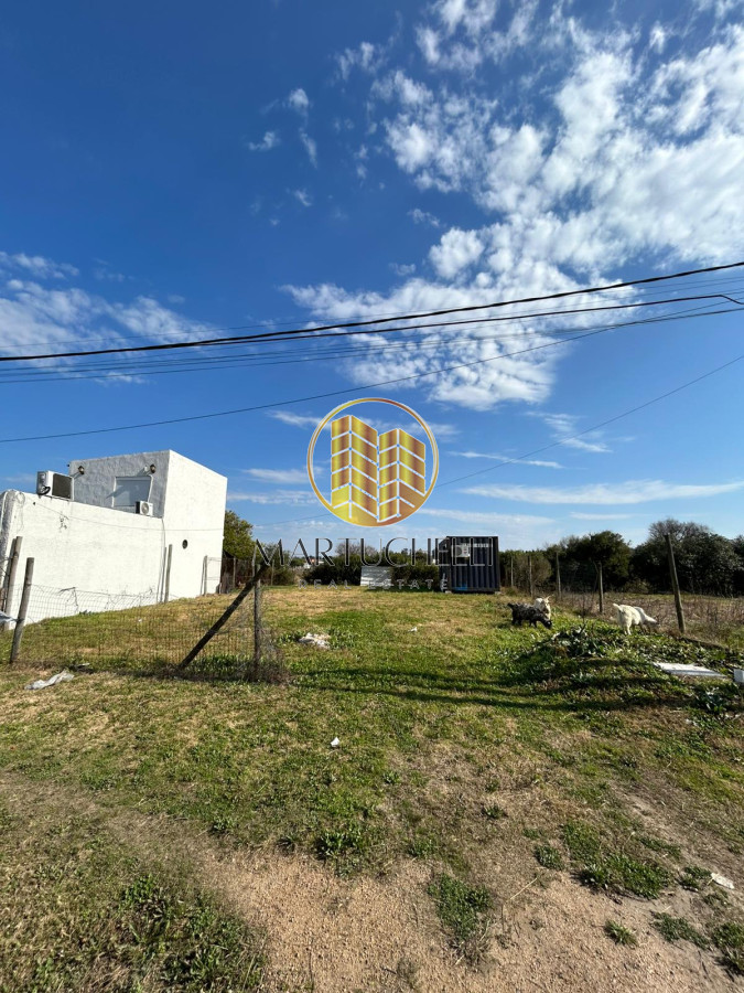 Casa ID.101 - Terreno 300m2 y Contenedor de 1 dormitorio en San Carlos, VENTA