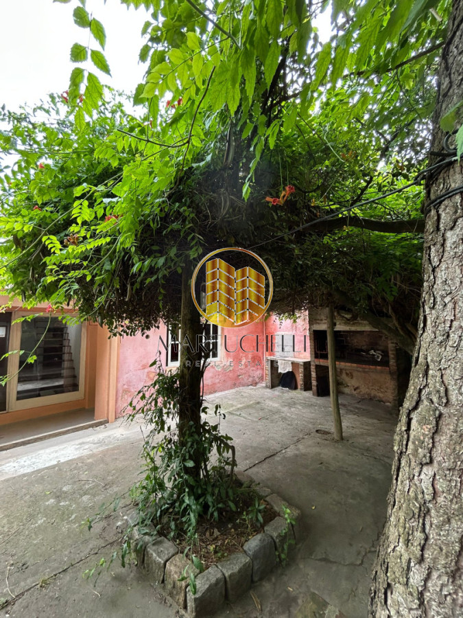 Casa ID.144 - Casa en venta en el centro de San Carlos - 3 dormitorios, parque y parrillero