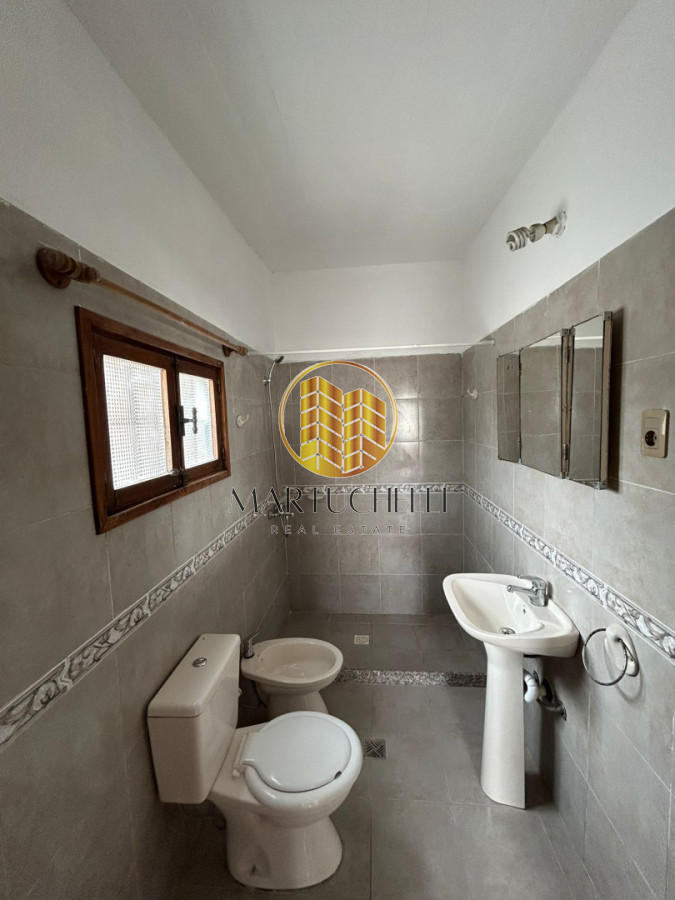 Casa ID.144 - Casa en venta en el centro de San Carlos - 3 dormitorios, parque y parrillero