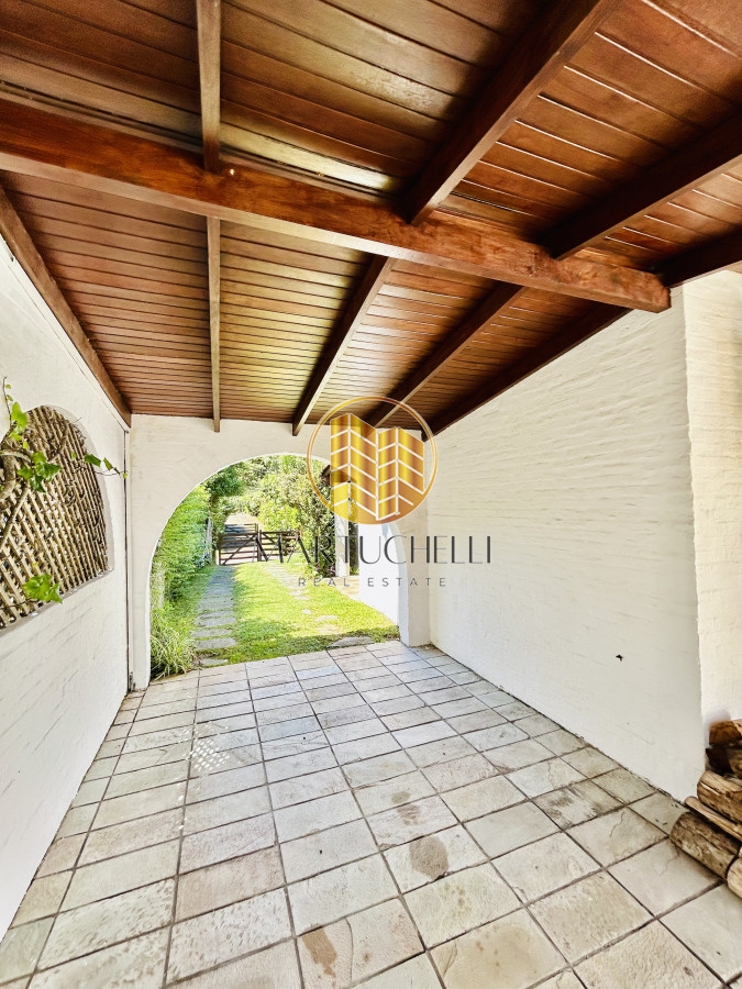 Casa ID.75 - Amplio Chalet en venta, ubicado en Punta del Este