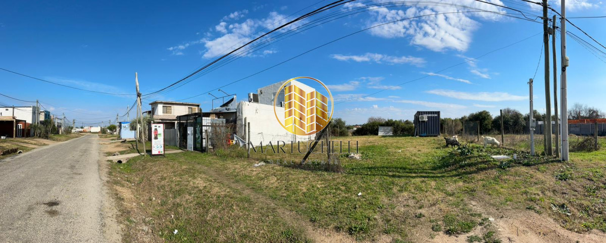 Casa ID.101 - Terreno 300m2 y Contenedor de 1 dormitorio en San Carlos, VENTA