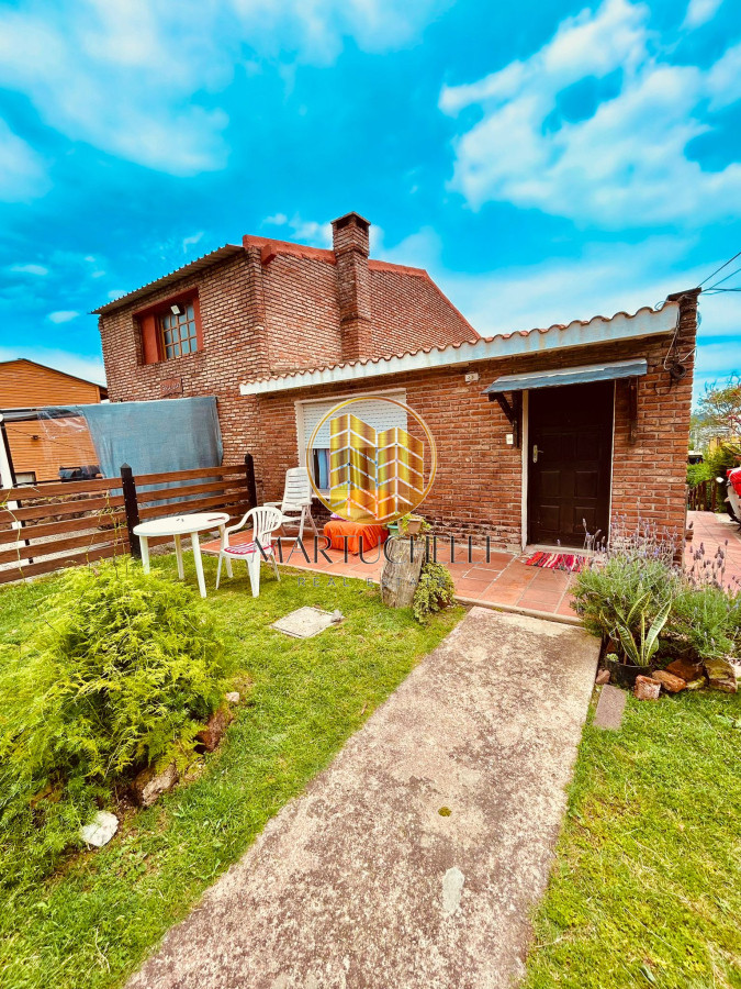 Casa ID.44 - Amplia Casa de 3 Dormitorios, con Monoambiente y Parque, cerca de la Playa