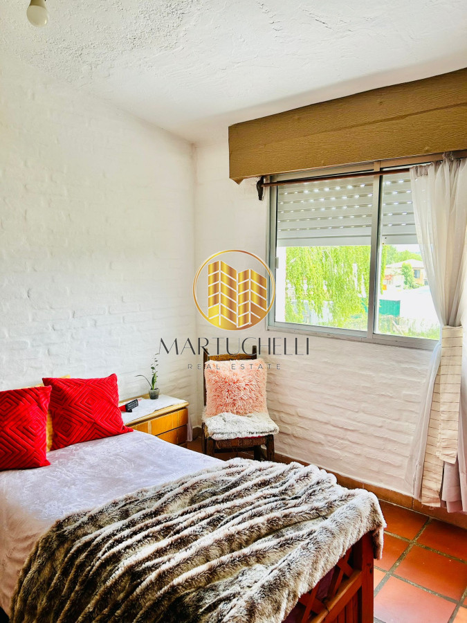 Casa ID.44 - Amplia Casa de 3 Dormitorios, con Monoambiente y Parque, cerca de la Playa