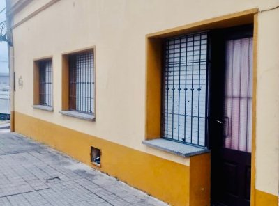 Casa Esquinera en Venta, Zona Céntrica, Oportunidad para Negocio