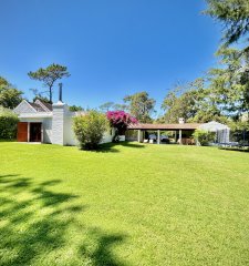 Amplio Chalet en venta, ubicado en Punta del Este