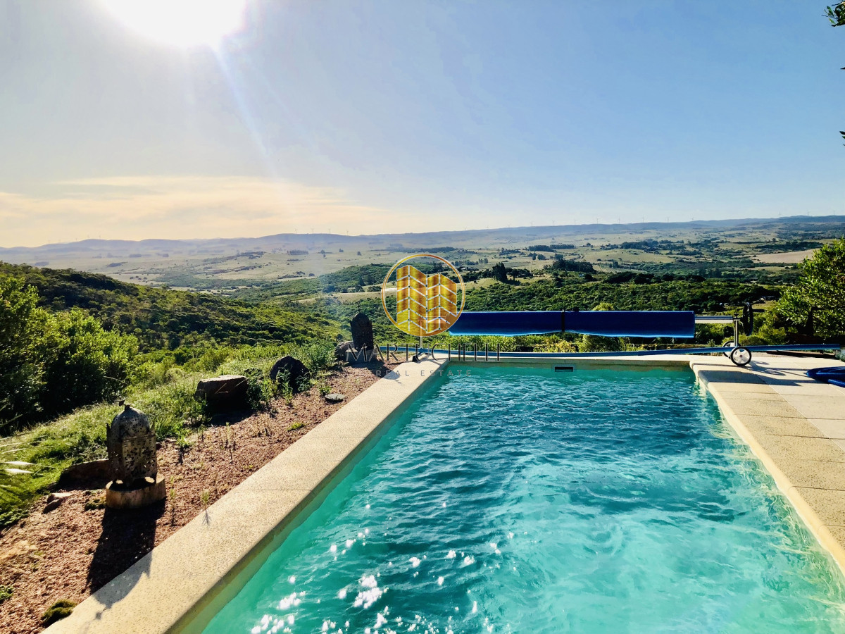 Chacra ID.41 - Chacra de 7 hectáreas con 2 casas, piscina, invernáculos en Venta