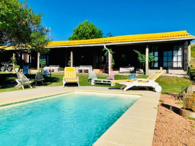 Chacra de 7 hectáreas con 2 casas, piscina, invernáculos en Venta