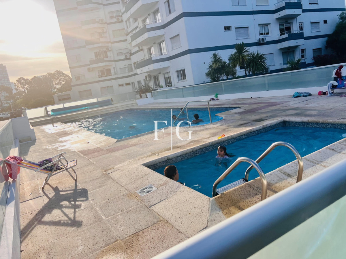 Apartamento ID.956 - Apto 2 dormitorios 2 baños, amplia terraza, garaje, excelente ubicación