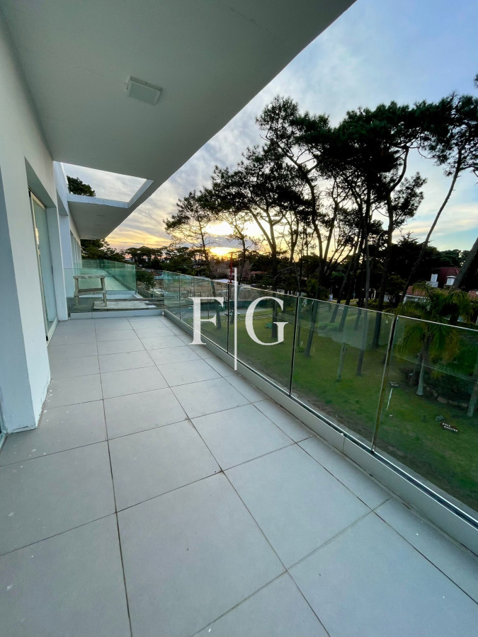 Apartamento ID.951 - ALQUILER ANUAL EN PUNTA DEL ESTE AMUEBLADO. 2 DORMITORIO + 2 BAÑOS