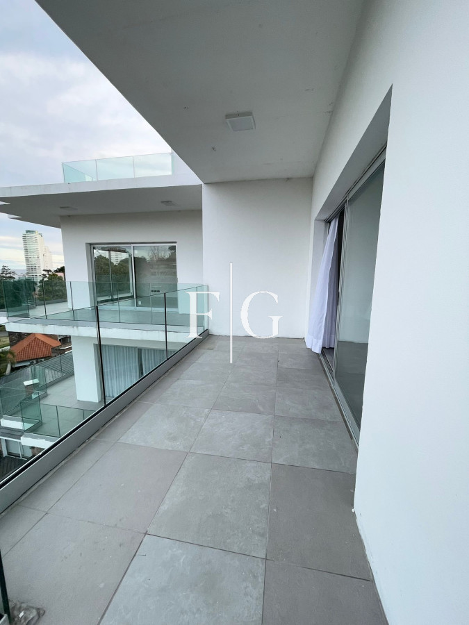 Apartamento ID.951 - ALQUILER ANUAL EN PUNTA DEL ESTE AMUEBLADO. 2 DORMITORIO + 2 BAÑOS