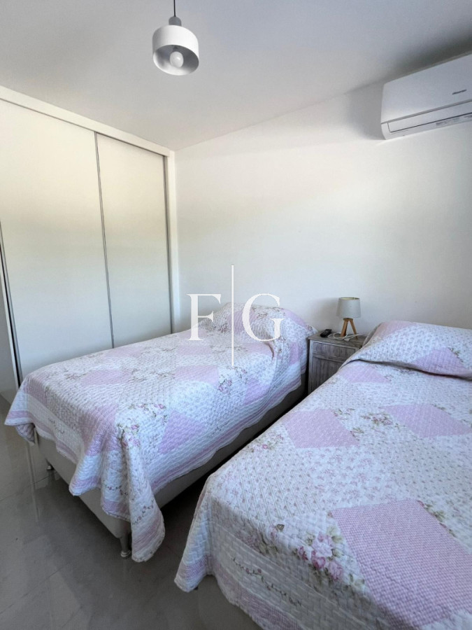 Apartamento ID.964 - VENTA CONFORTABLE APARTAMENTO EN PLANTA BAJA ZONA RESIDENCIAL 2 DORMITORIOS A PASOS DEL MAR