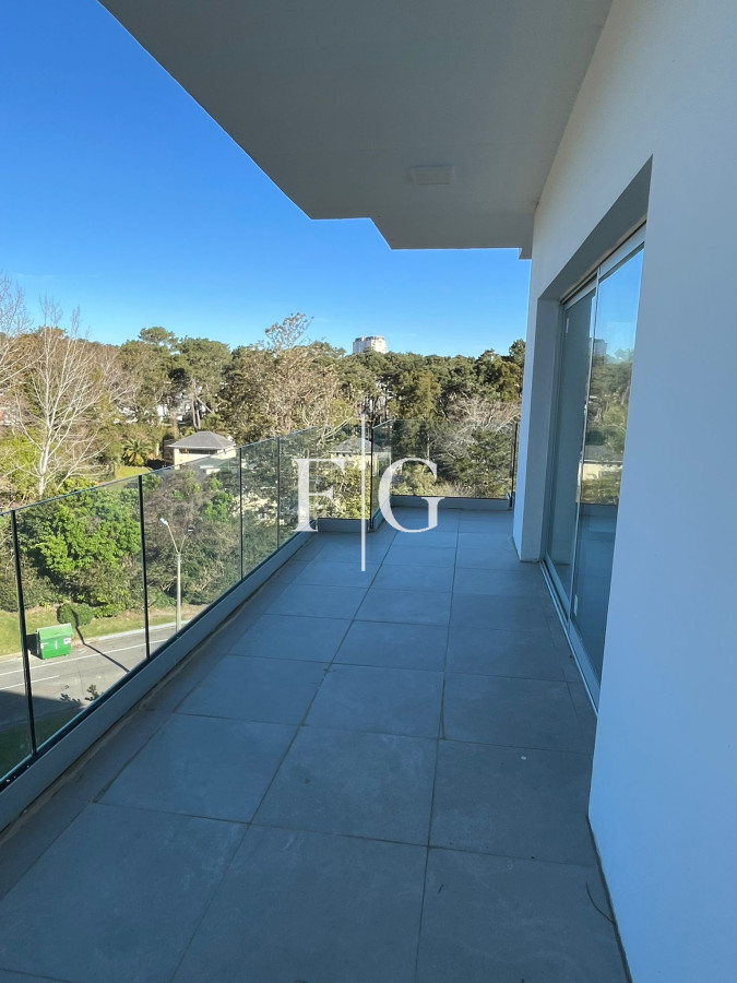 Apartamento ID.953 - ALQUILER ANUAL EN PUNTA DEL ESTE SIN MUEBLES