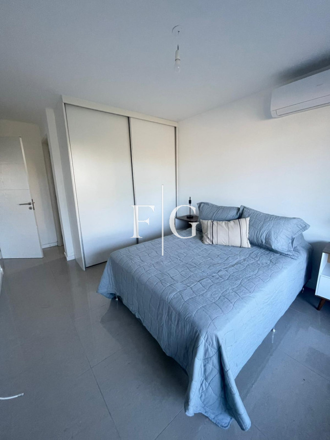 Apartamento ID.933 - HERMOSO PENT HOUSE EN ALQUILER ANUAL EN PUNTA DEL ESTE