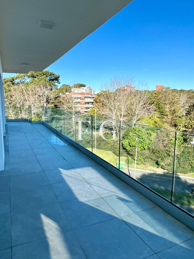 Apartamento ID.953 - ALQUILER ANUAL EN PUNTA DEL ESTE SIN MUEBLES