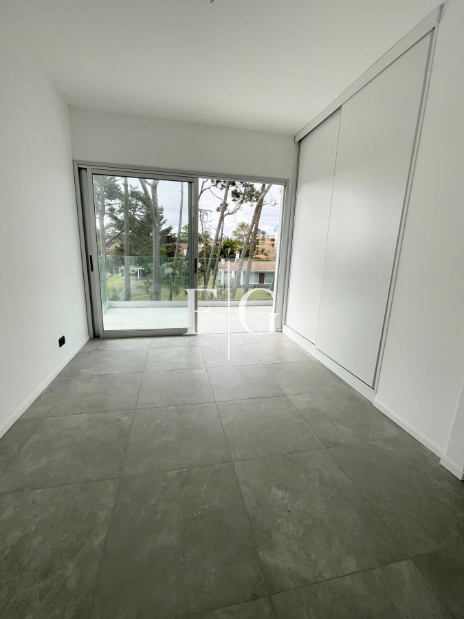 Apartamento ID.950 - ALQUILER ANUAL SIN MUEBLES EN PUNTA DEL ESTE CON O SIN MUEBLES