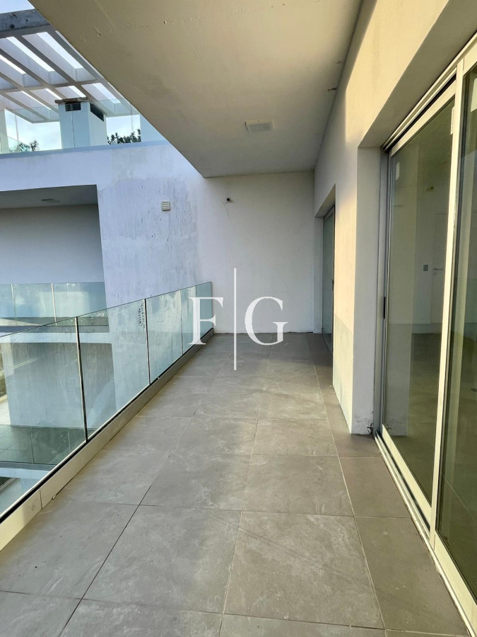 Apartamento ID.952 - MONOAMBIENTE EN VENTA Y ALQUILER ANUAL PUNTA DEL ESTE