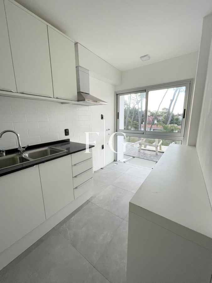 Apartamento ID.951 - ALQUILER ANUAL EN PUNTA DEL ESTE AMUEBLADO. 2 DORMITORIO + 2 BAÑOS