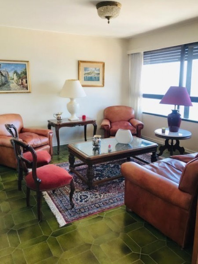 Apartamento ID.865 - Venta apto península Punta Del Este. 206 m2 con vista al mar. 