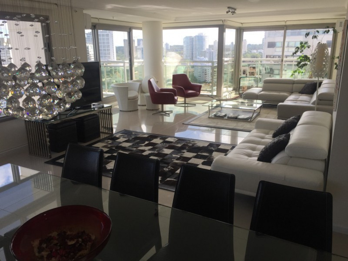 Apartamento ID.890 - Apto. Venta PentHouse. Excelente vista a Mansa y Brava. 