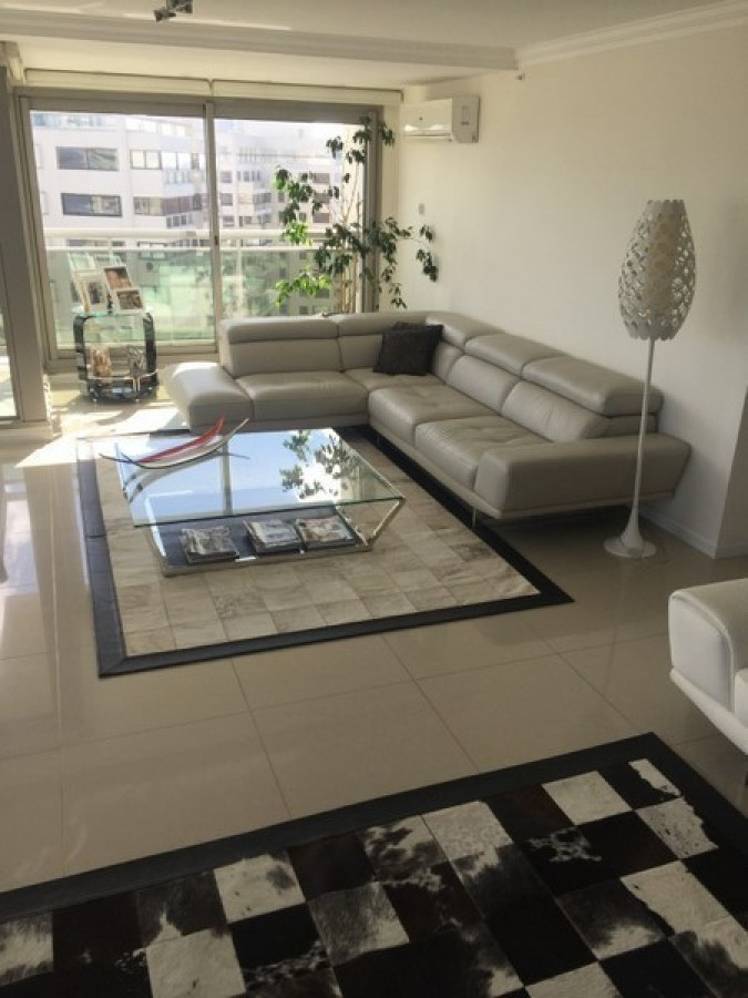 Apartamento ID.890 - Apto. Venta PentHouse. Excelente vista a Mansa y Brava. 