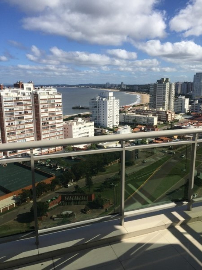 Apartamento ID.890 - Apto. Venta PentHouse. Excelente vista a Mansa y Brava. 
