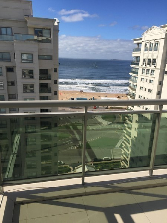 Apartamento ID.890 - Apto. Venta PentHouse. Excelente vista a Mansa y Brava. 