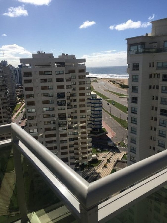 Apartamento ID.890 - Apto. Venta PentHouse. Excelente vista a Mansa y Brava. 