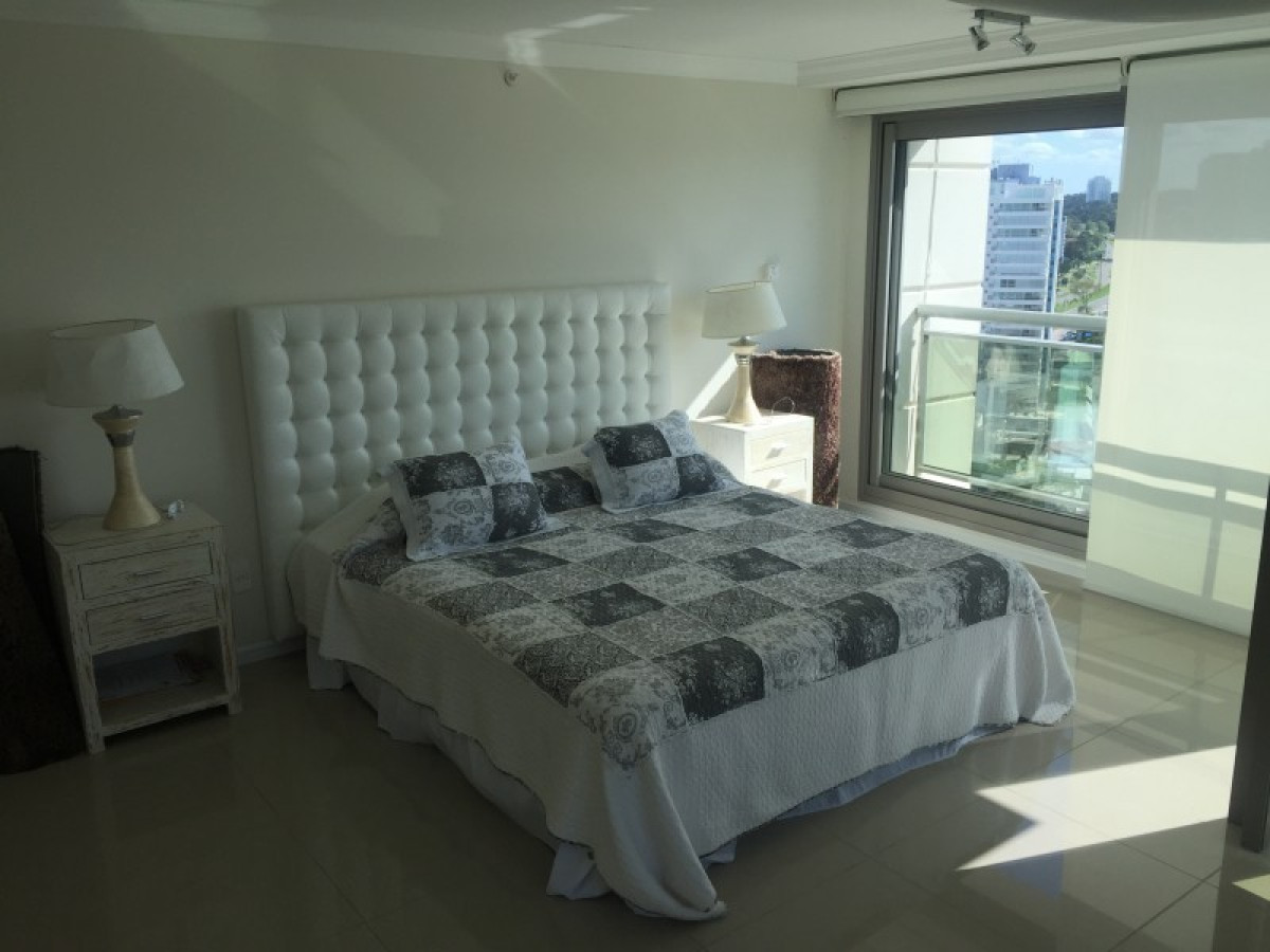 Apartamento ID.890 - Apto. Venta PentHouse. Excelente vista a Mansa y Brava. 