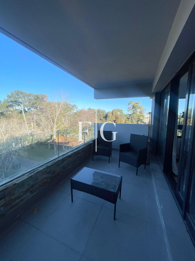 Apartamento ID.933 - HERMOSO PENT HOUSE EN ALQUILER ANUAL EN PUNTA DEL ESTE