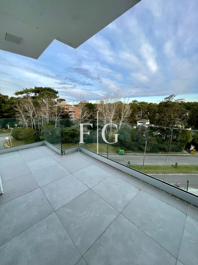 Apartamento ID.951 - ALQUILER ANUAL EN PUNTA DEL ESTE AMUEBLADO. 2 DORMITORIO + 2 BAÑOS