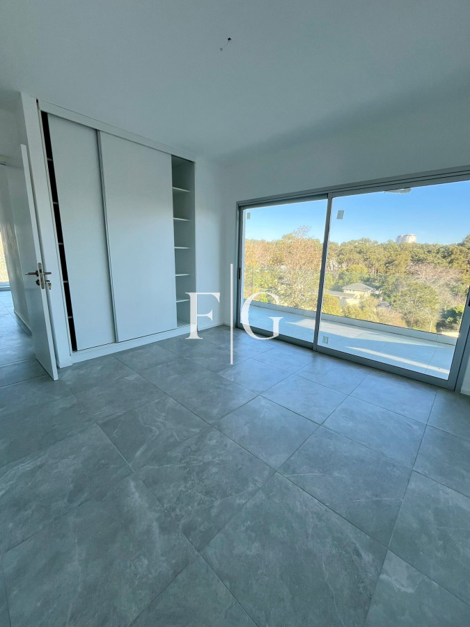 Apartamento ID.953 - ALQUILER ANUAL EN PUNTA DEL ESTE SIN MUEBLES