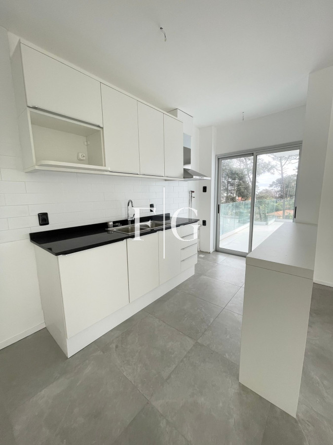 Apartamento ID.950 - ALQUILER ANUAL SIN MUEBLES EN PUNTA DEL ESTE CON O SIN MUEBLES