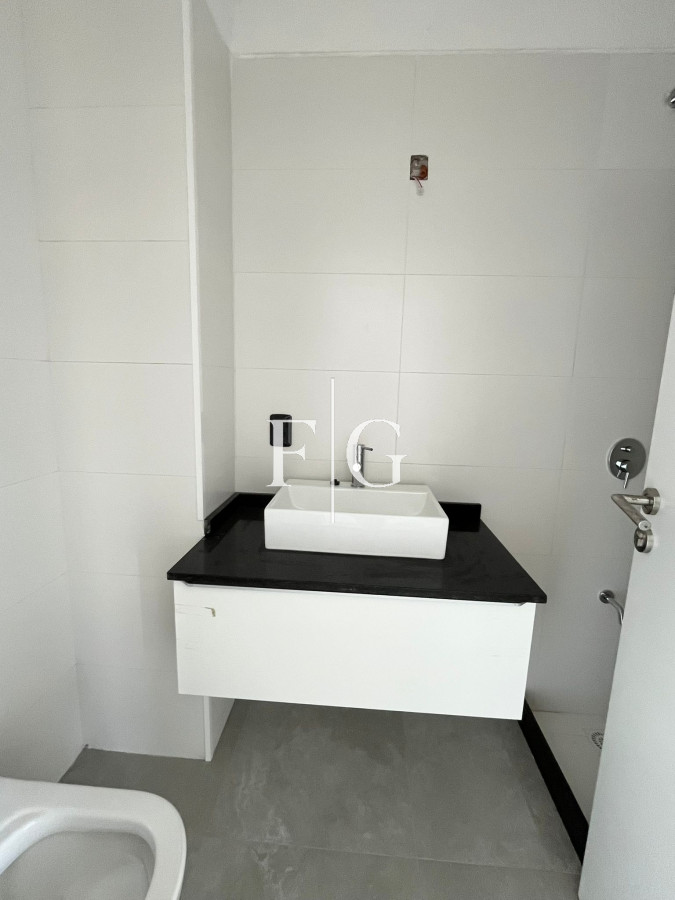 Apartamento ID.953 - ALQUILER ANUAL EN PUNTA DEL ESTE SIN MUEBLES