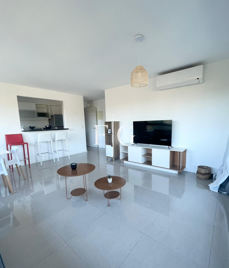 Apartamento ID.933 - HERMOSO PENT HOUSE EN ALQUILER ANUAL EN PUNTA DEL ESTE