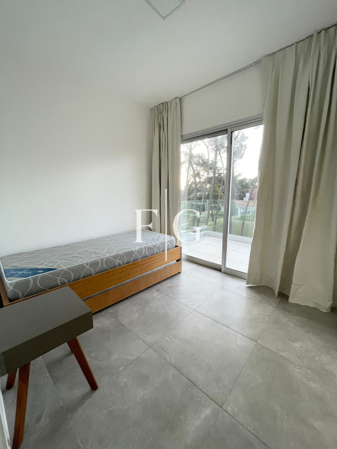 Apartamento ID.951 - ALQUILER ANUAL EN PUNTA DEL ESTE AMUEBLADO. 2 DORMITORIO + 2 BAÑOS