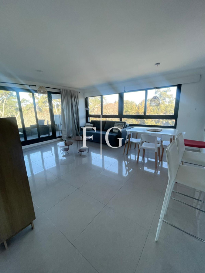 Apartamento ID.933 - HERMOSO PENT HOUSE EN ALQUILER ANUAL EN PUNTA DEL ESTE