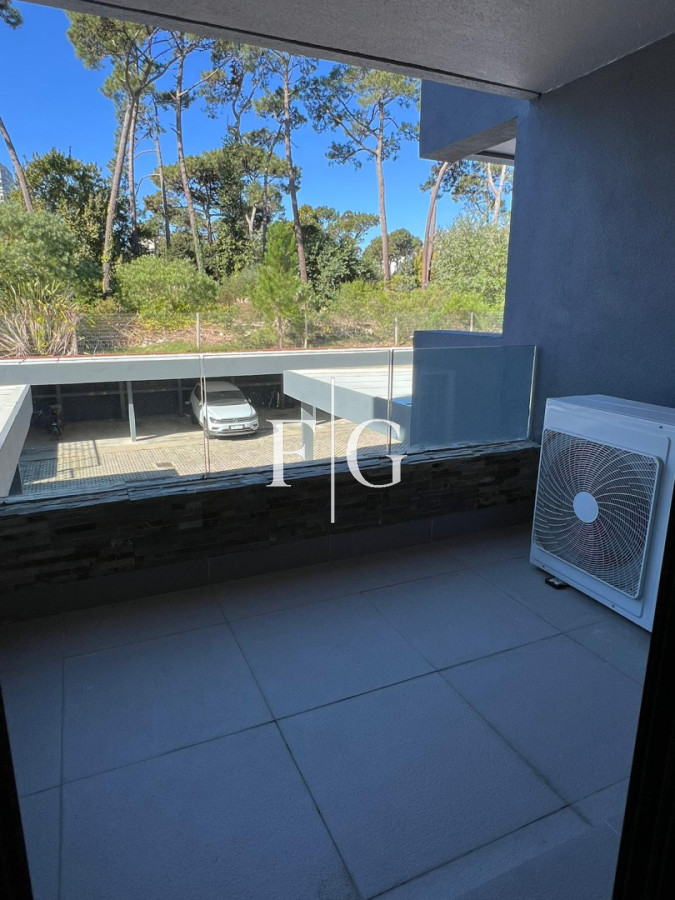Apartamento ID.964 - VENTA CONFORTABLE APARTAMENTO EN PLANTA BAJA ZONA RESIDENCIAL 2 DORMITORIOS A PASOS DEL MAR