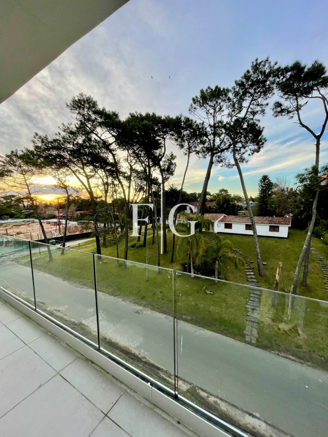Apartamento ID.951 - ALQUILER ANUAL EN PUNTA DEL ESTE AMUEBLADO. 2 DORMITORIO + 2 BAÑOS