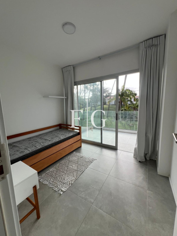 Apartamento ID.969 - ALQUILER ANUAL EN PUNTA DEL ESTE SIN MUEBLES