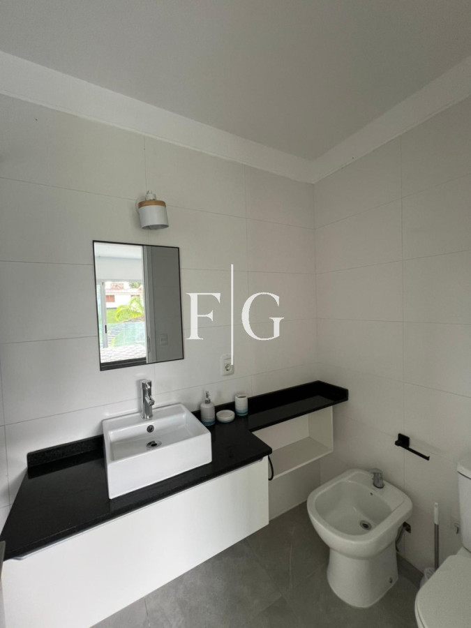 Apartamento ID.969 - ALQUILER ANUAL EN PUNTA DEL ESTE SIN MUEBLES