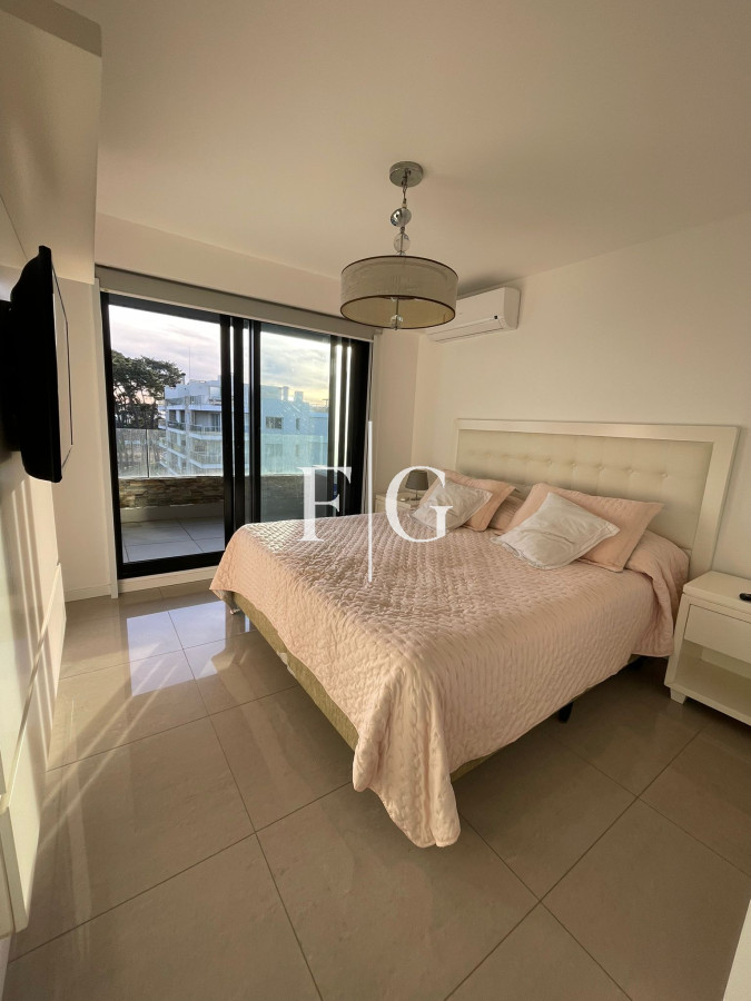 Apartamento ID.935 - HERMOSO PENT HOUSE EN VENTA. ZONA ARCOBALENO 2 DORMITORIOS 3 BAÑOS
