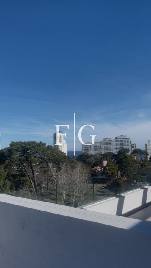 Apartamento ID.933 - HERMOSO PENT HOUSE EN ALQUILER ANUAL EN PUNTA DEL ESTE
